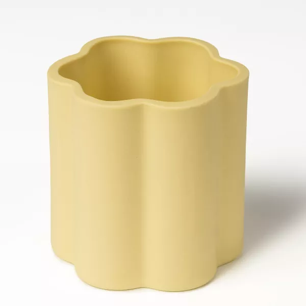 கலை மலர் விளிம்பு பீங்கான் மெழுகுவர்த்தி வைத்திருப்பவர்