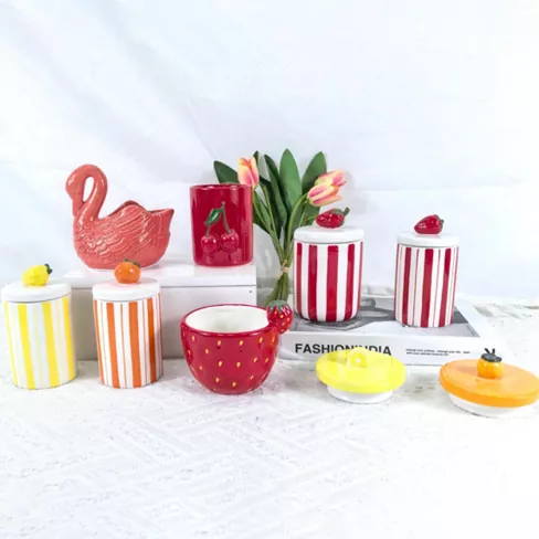 மலர் மற்றும் பழ வடிவ பீங்கான் மெழுகுவர்த்தி வைத்திருப்பவர்