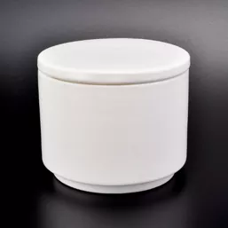 பாரம்பரிய பீங்கான் மெழுகுவர்த்தி வைத்திருப்பவர்